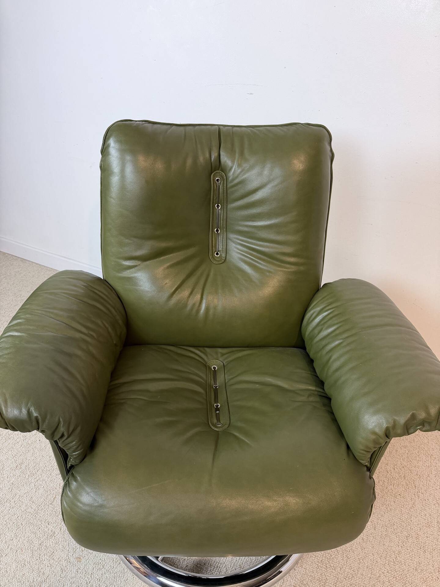Italian executive armchair attributed to Guido Faleschini for i4 Mari.