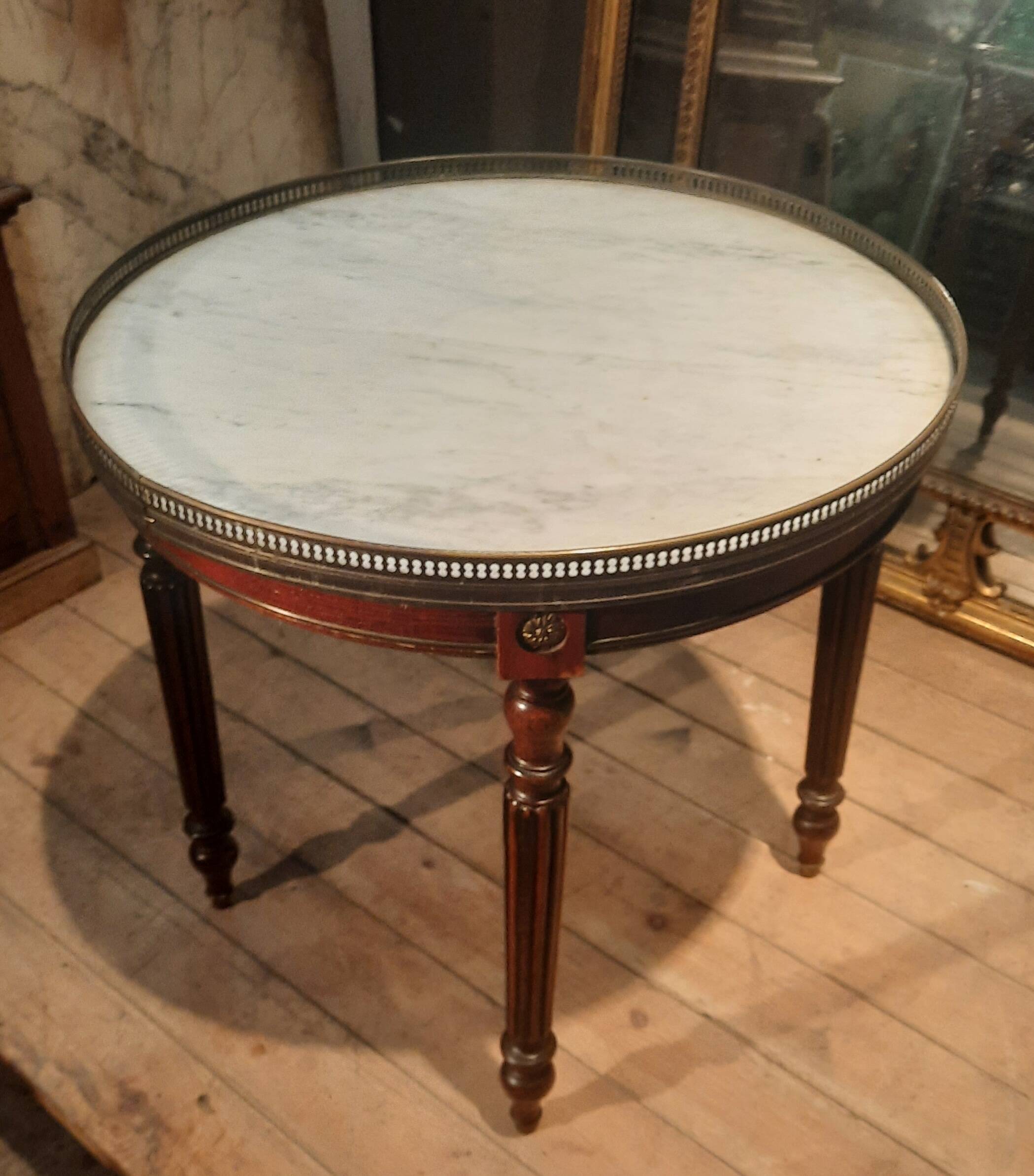 Coffee table with a marble top, known as "bouillotte".