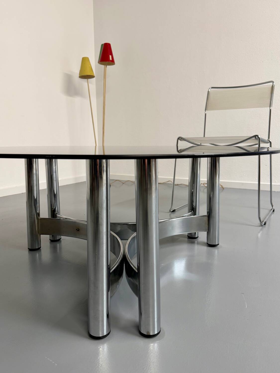Round coffee table in smoked glass and chrome steel, 1970s design.