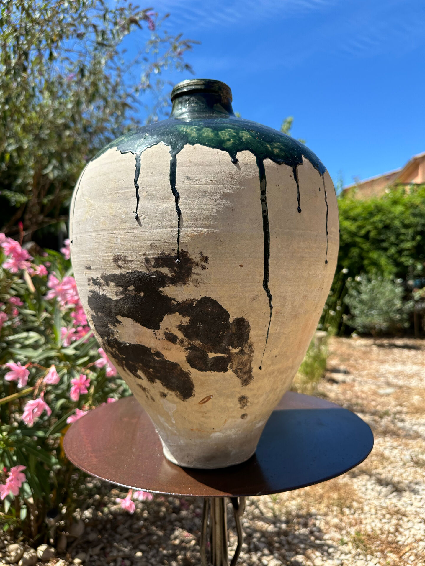 Earthenware jug from the 19th century.