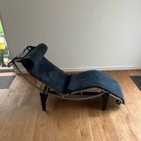 Chaise longue LC4 style Le Corbusier – suède bleu – piètement chromé