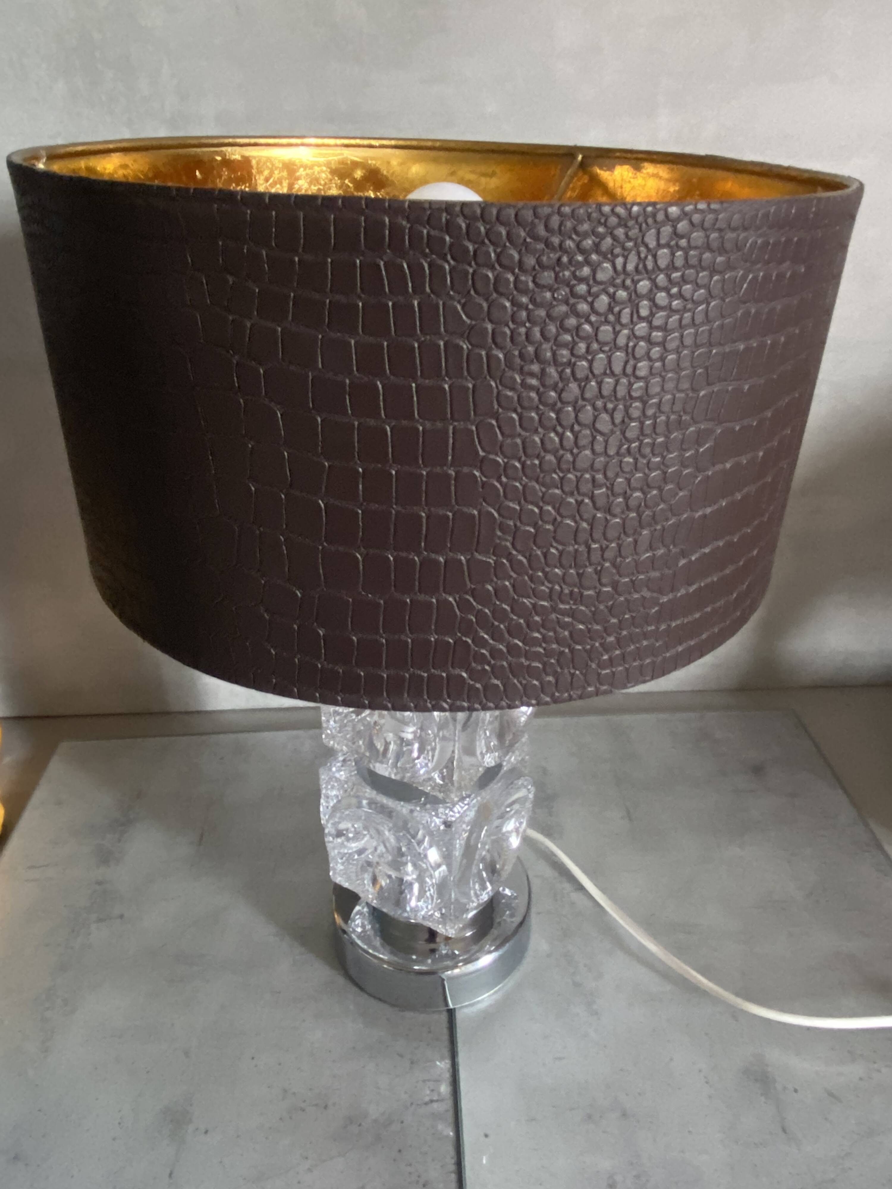 Lampe de table moderniste en verre texturé et chrome Peill & P