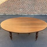 Walnut table period XIXth diameter 194 cm