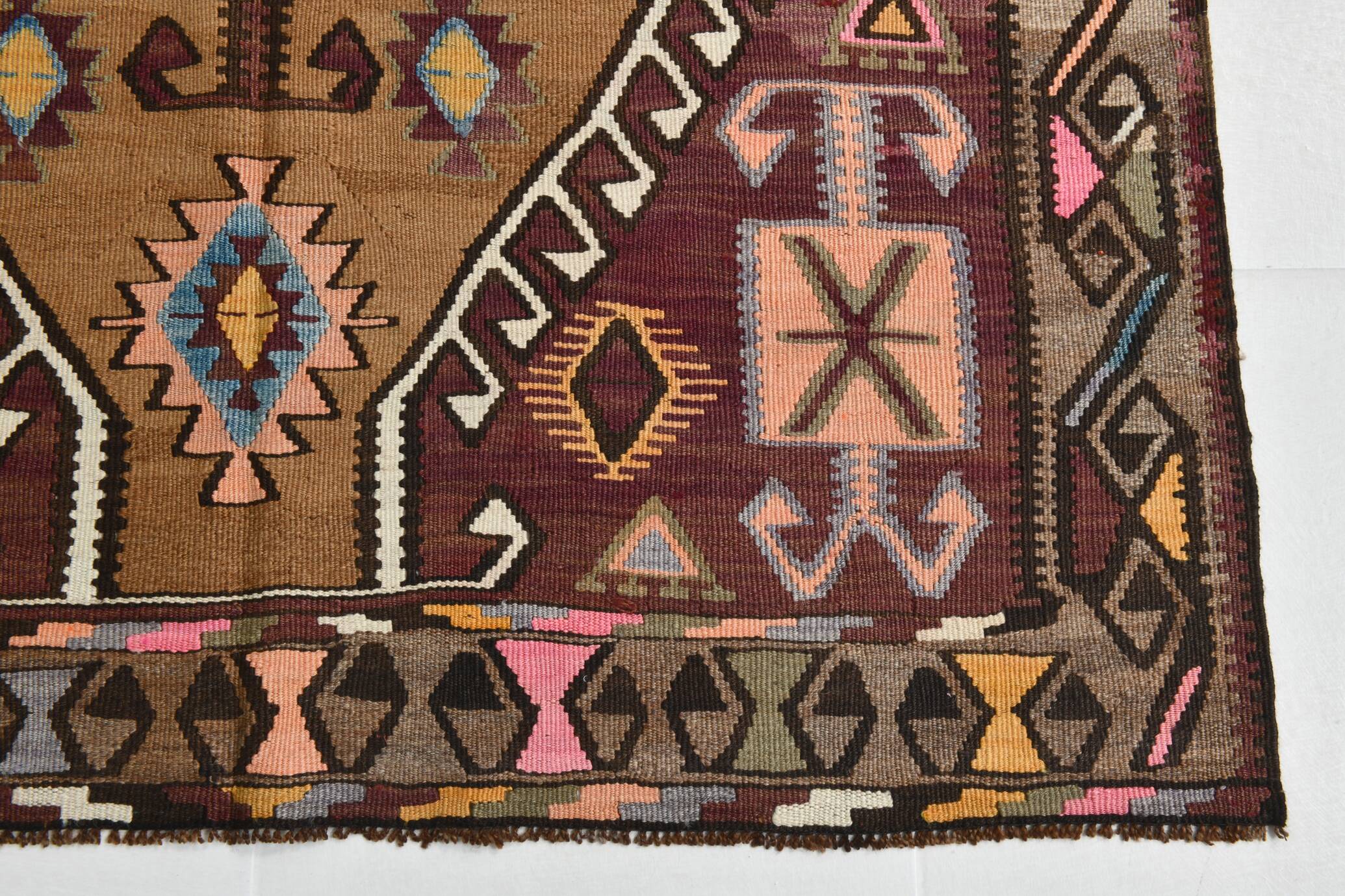 Grand Tapis Kilim Vintage Long & Large, Motifs Tribaux Géométriques