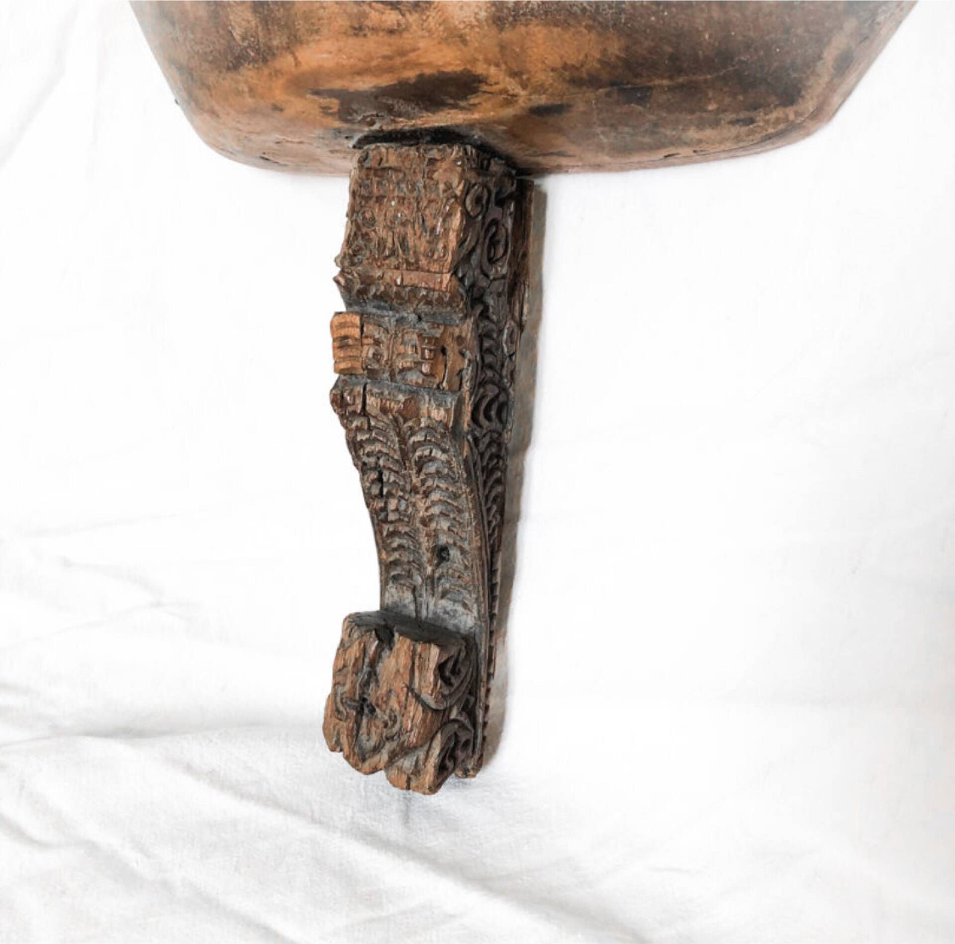 Console Murale en Bois Sculpté Havelî, Inde du Nord, Fin XIXe