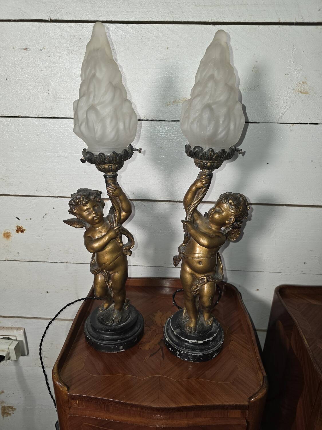 Pair of putti angel lamps from the 19th century.