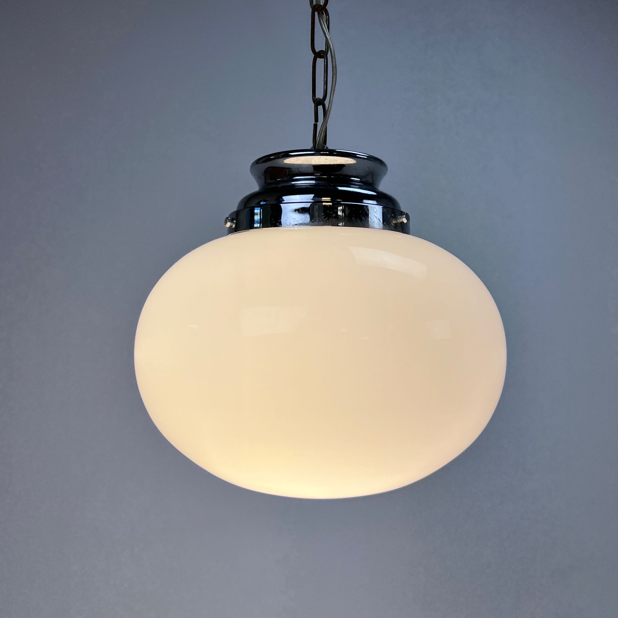 Pendentif ovale italien en opaline du milieu du siècle, années 1960