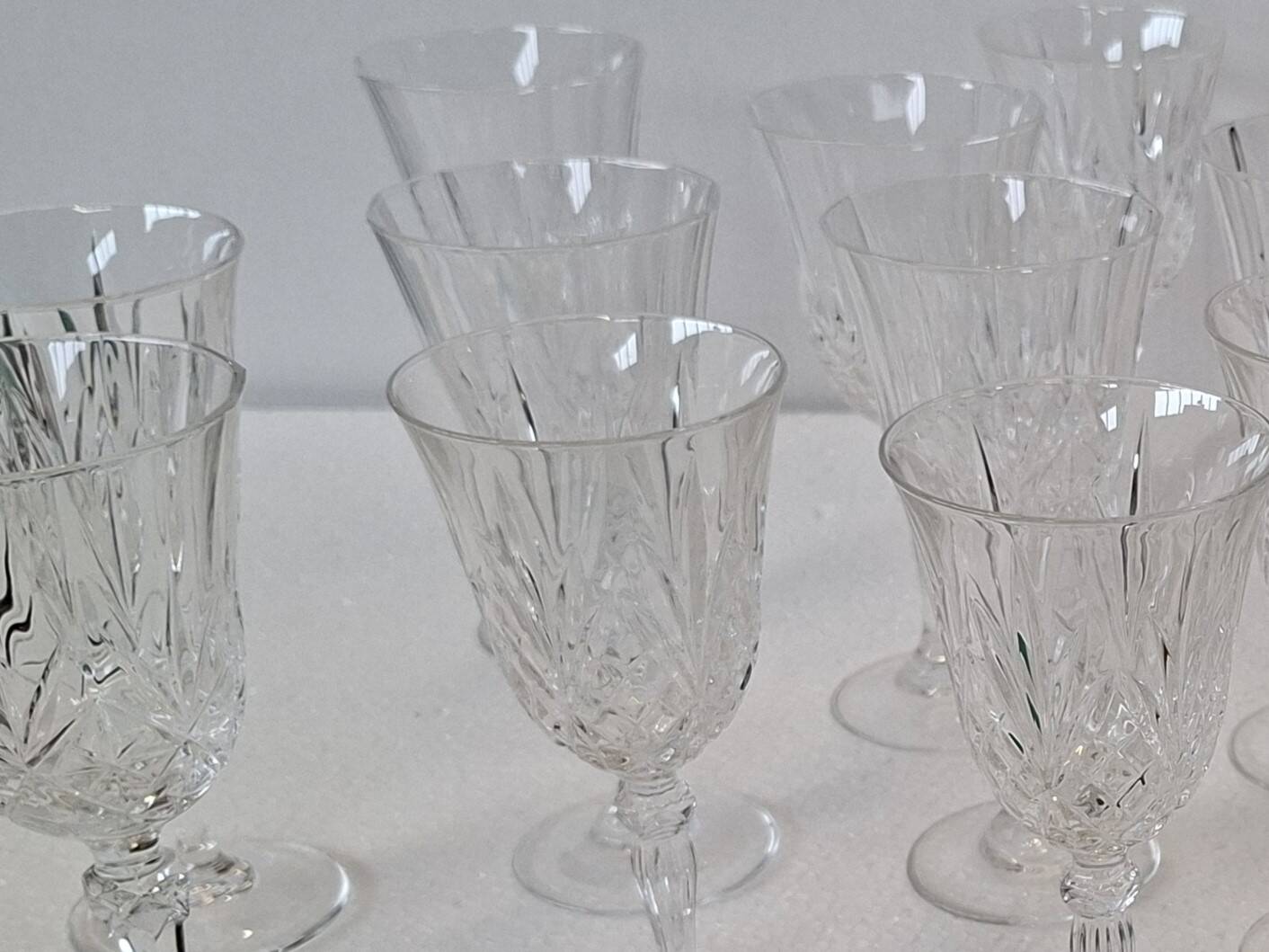 Ensemble de 20 verres en cristal taillé à la main (1985)