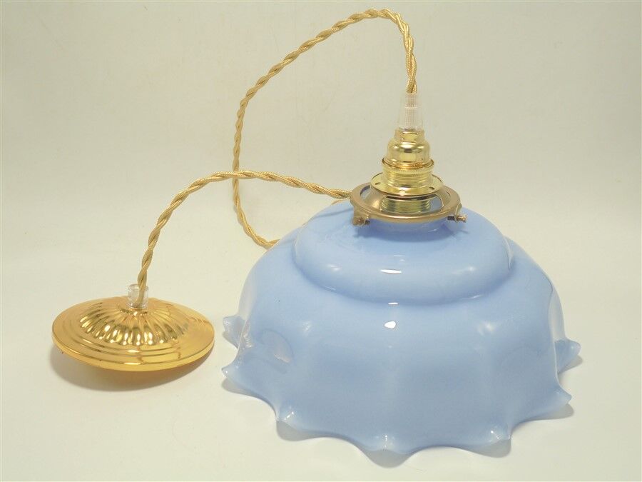 Blue opaline suspension
