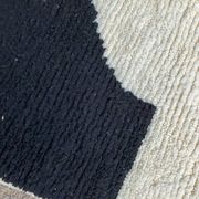 Moroccan rug in natural wool 250cm x 150cm