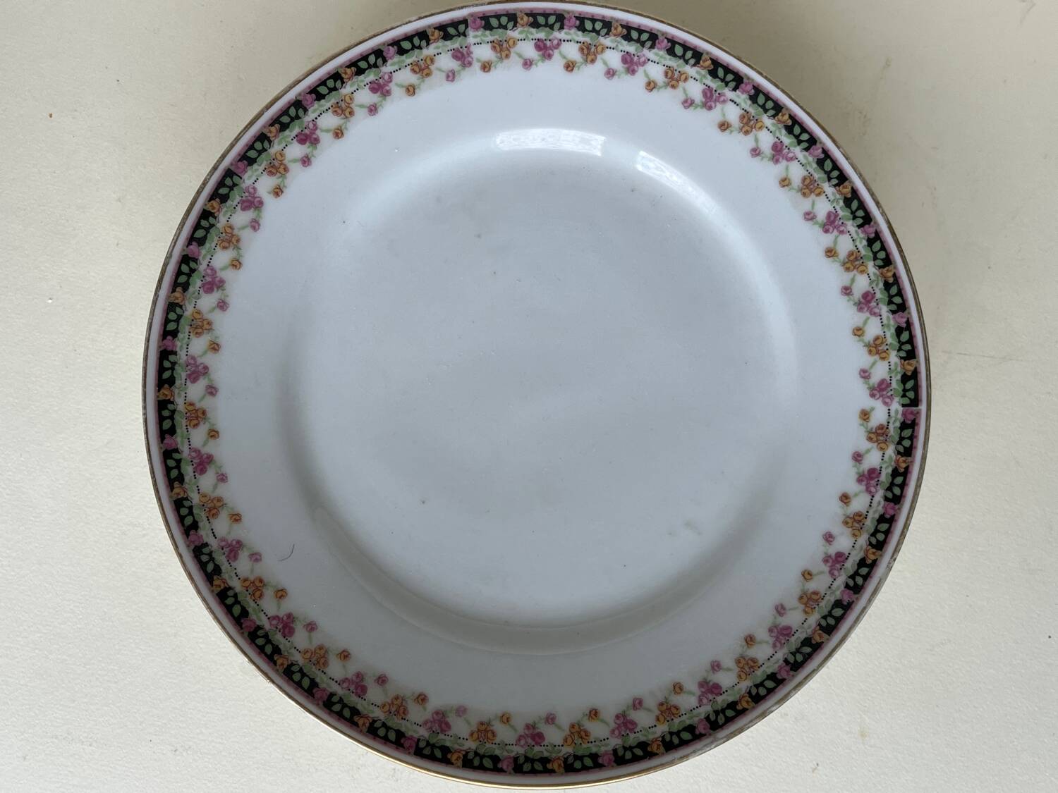 Dish on heel Porcelain sweet display