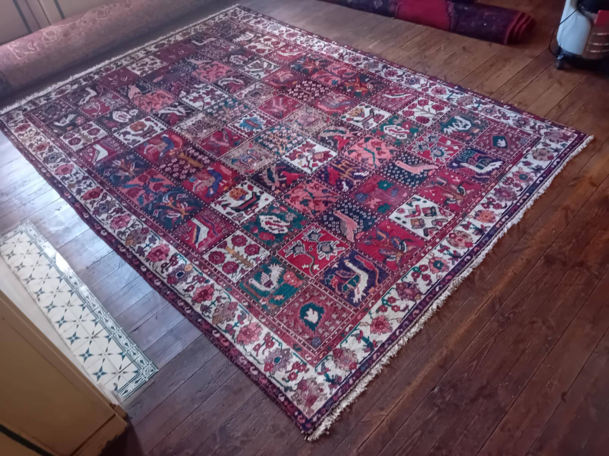 Handmade Persian Bachtiar Rug 304x213cm