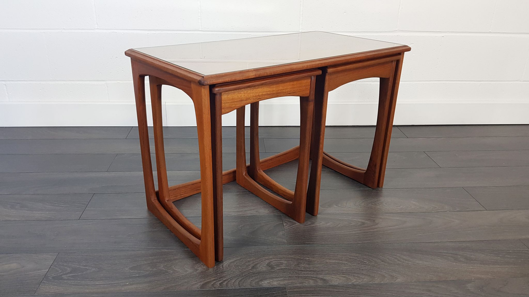Tables gigognes des années 1960