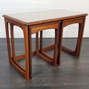Tables gigognes des années 1960
