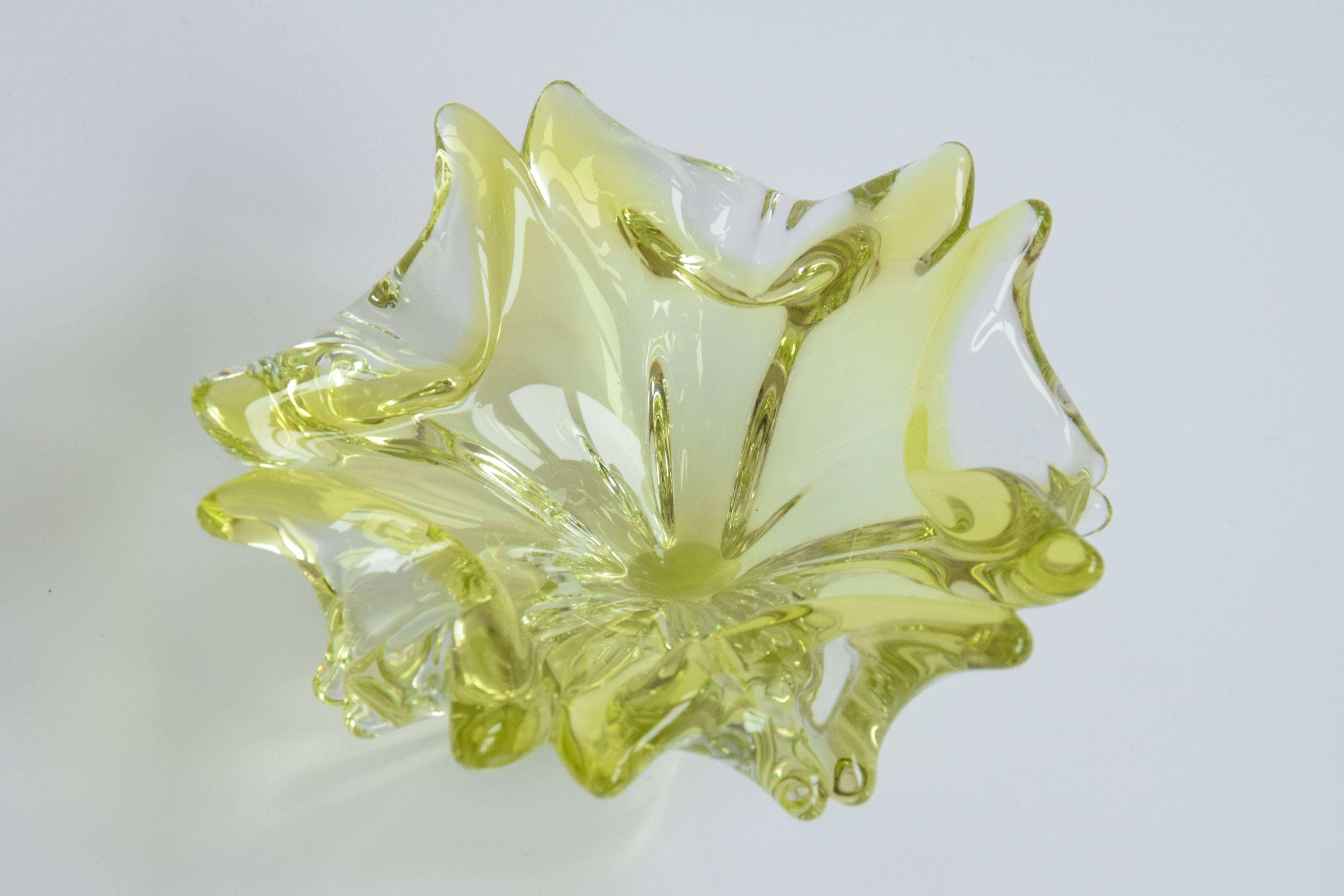 Jaroslav Taraba Art Glass Ashtray Bowl, Lednické Rovné Czechoslovakia