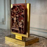 Lampe de table en laiton, plaque de bois laqué et doré chine vers 1980