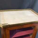 Small 19th-century display cabinet in the Transition style between Louis XV and Louis XVI.