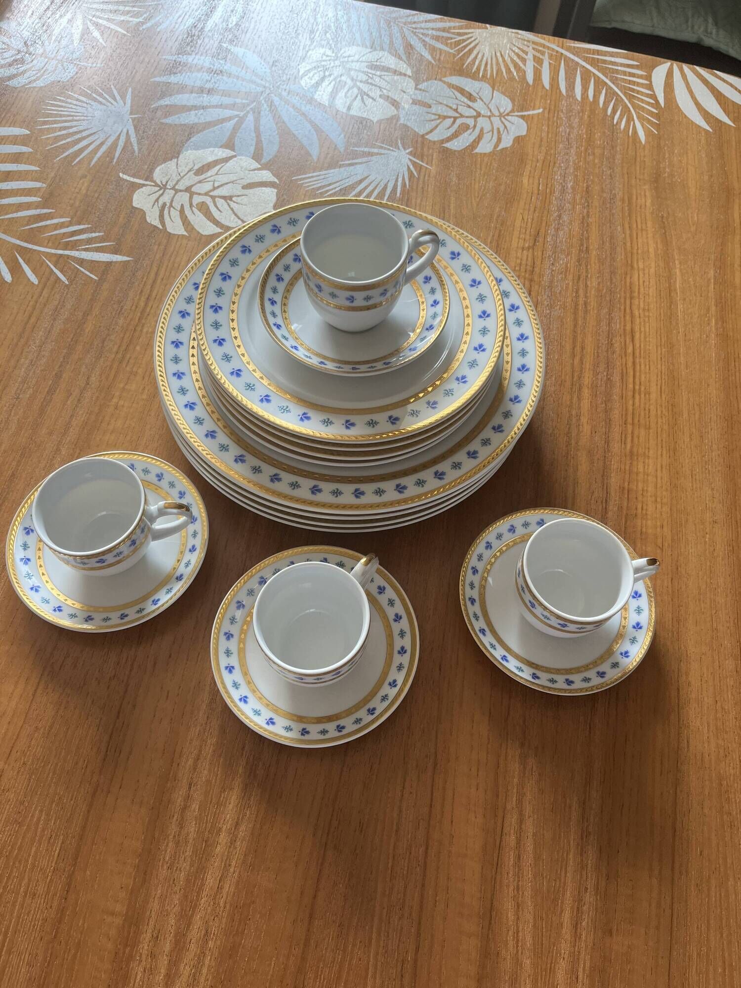 Service of 12 fine porcelain pieces Karlovy Vary Porcelain