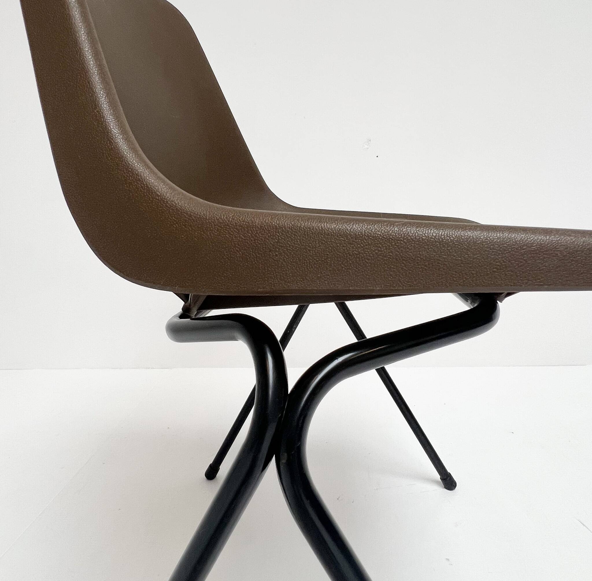 Brown and black set of 6 Polyprop chairs on a metal frame. The Polyprop cha