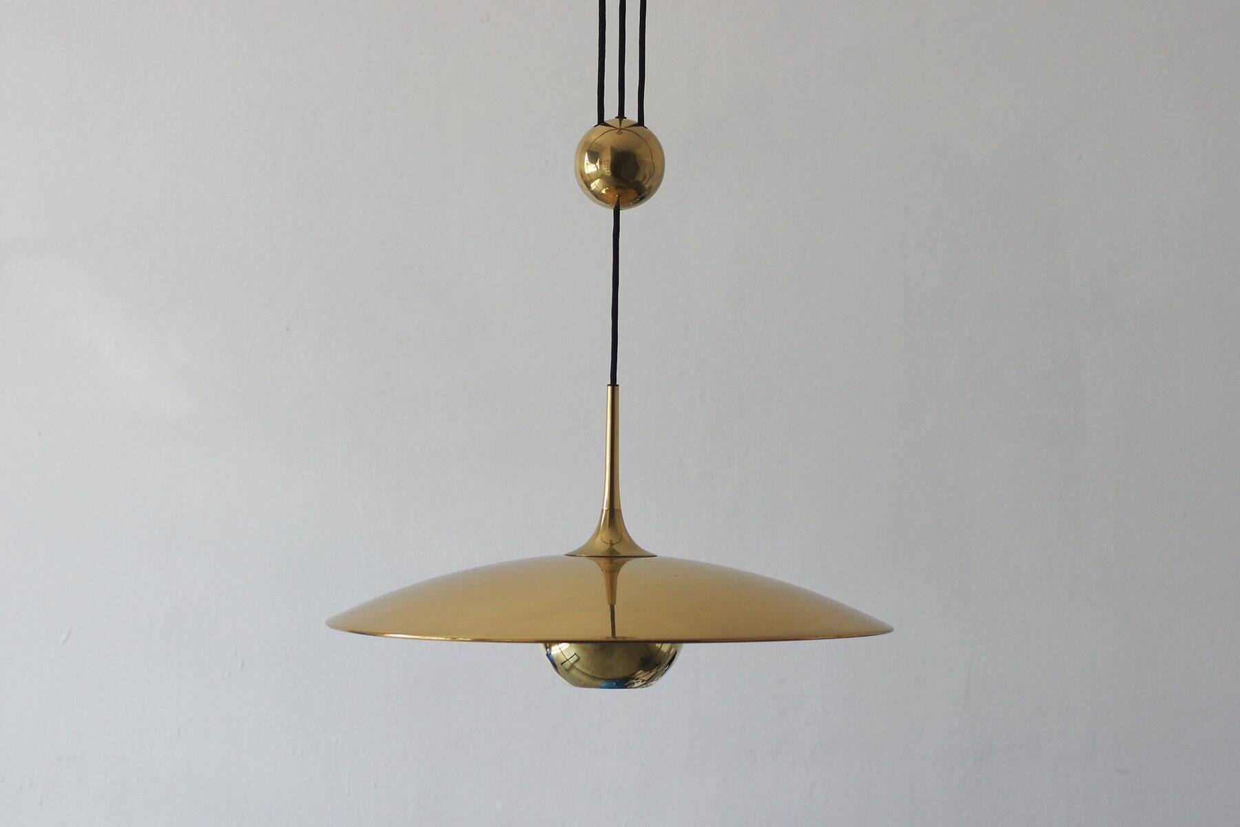 Pendant lamp in brass by Florian Schulz