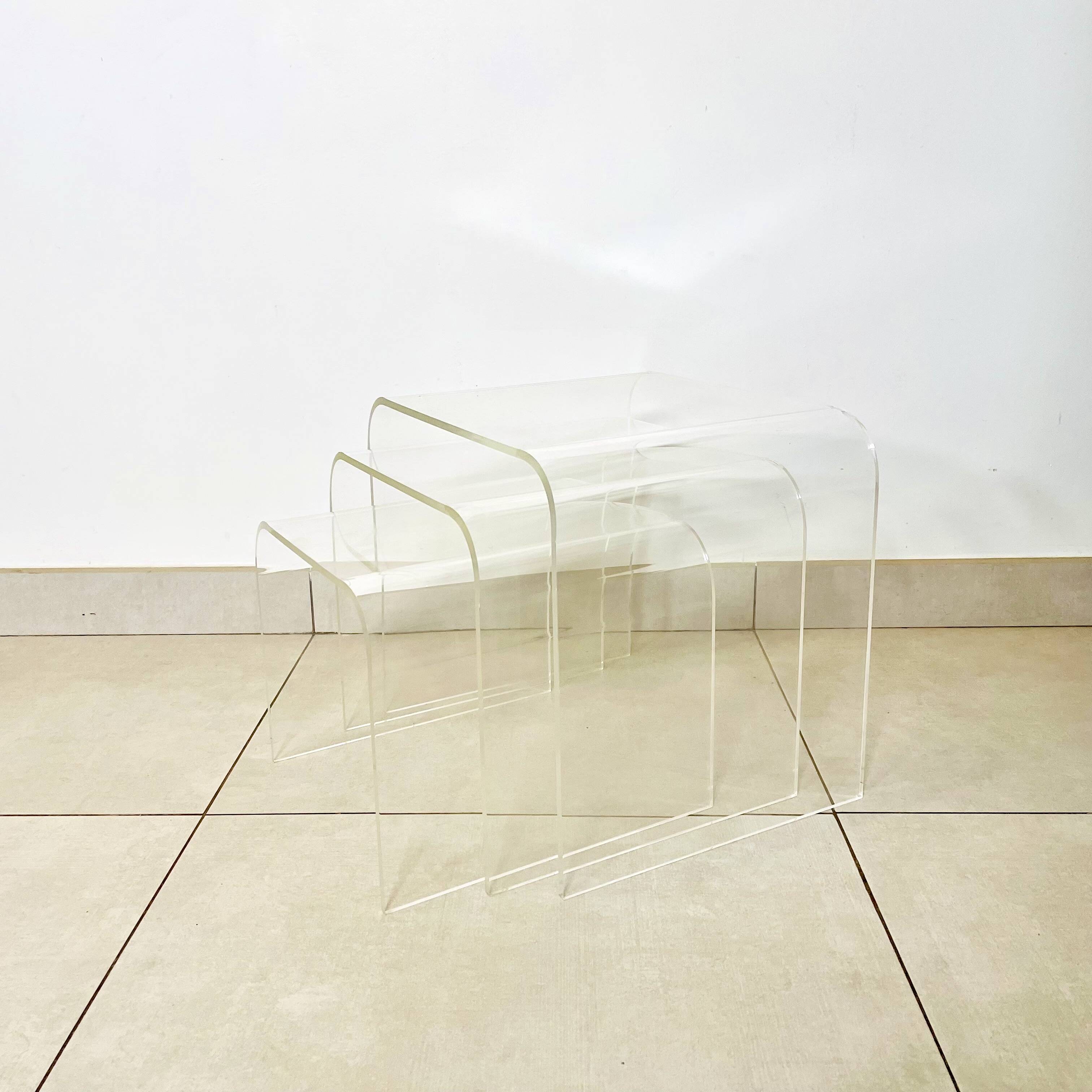 Nesting tables in transparent plexiglass – Design David Lange – 1970s