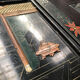 Table basse Chinoise avec sculpture et nacre