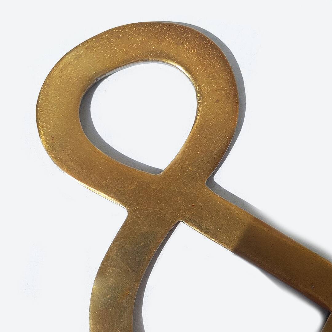 Ampersand trivet