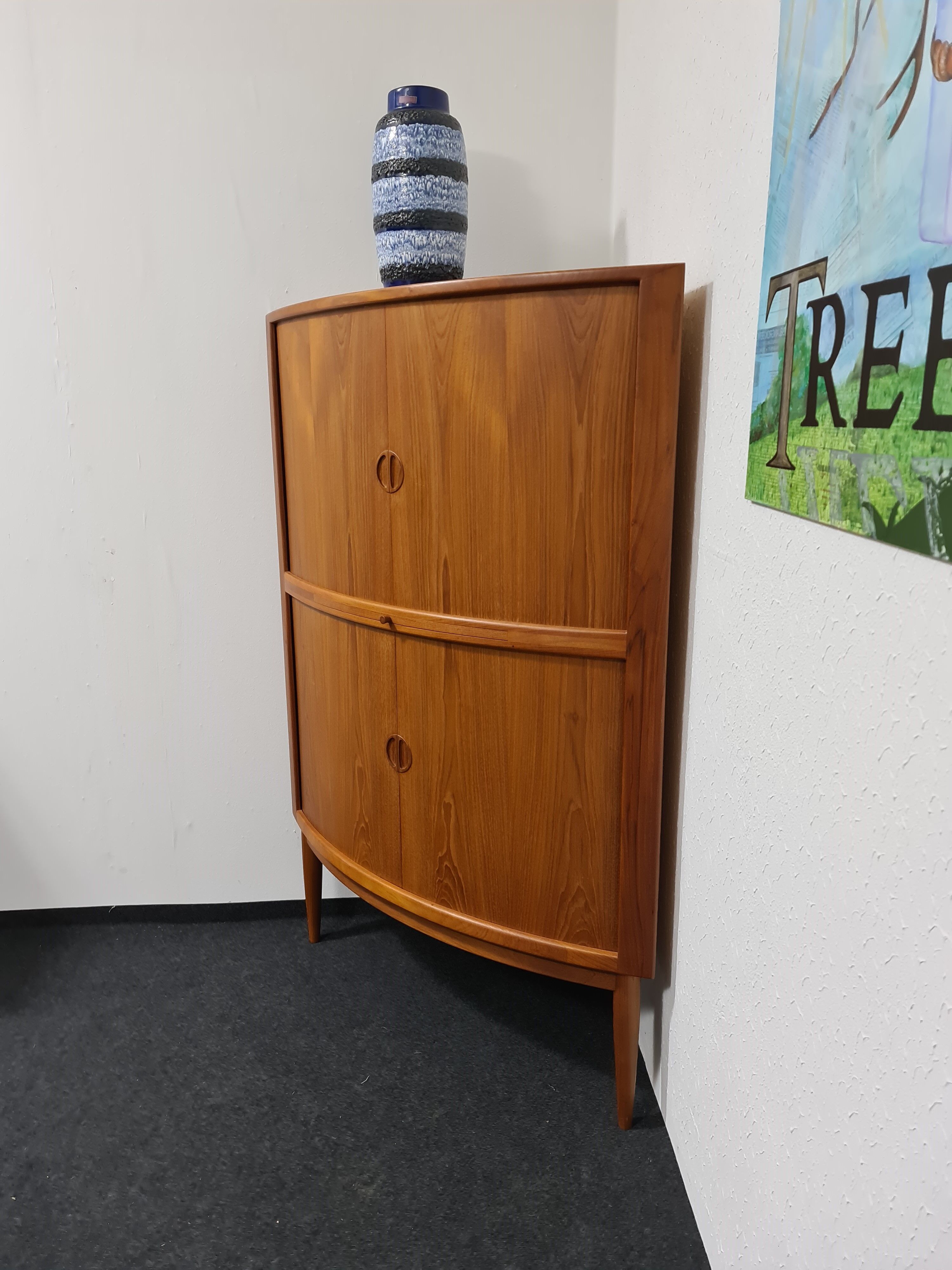 Buffet d’angle de teck par Dyrlund