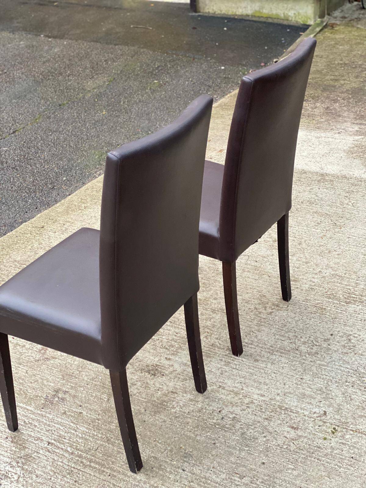 2 Italian Vega chairs in brown leather with high back