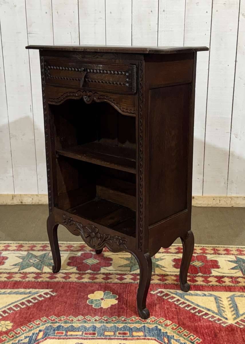 Oak accent furniture bookshelf with a drawer, early 20th century work.
