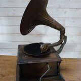 Gramophone with flag "his master's voice"