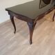 Table Chippendale en acajou XXème avec piano en noyer en verre trempé fumé