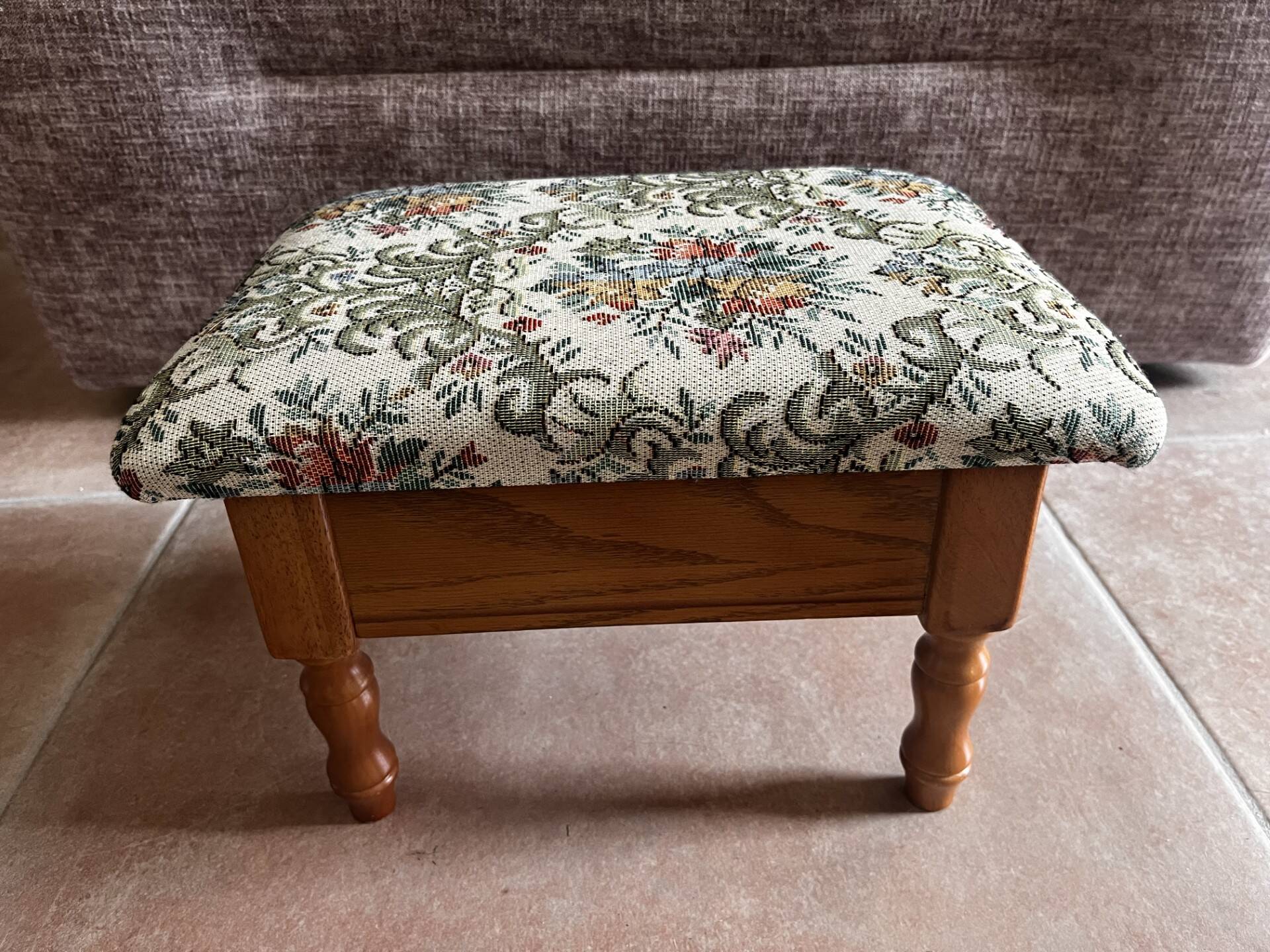 Footrest storage