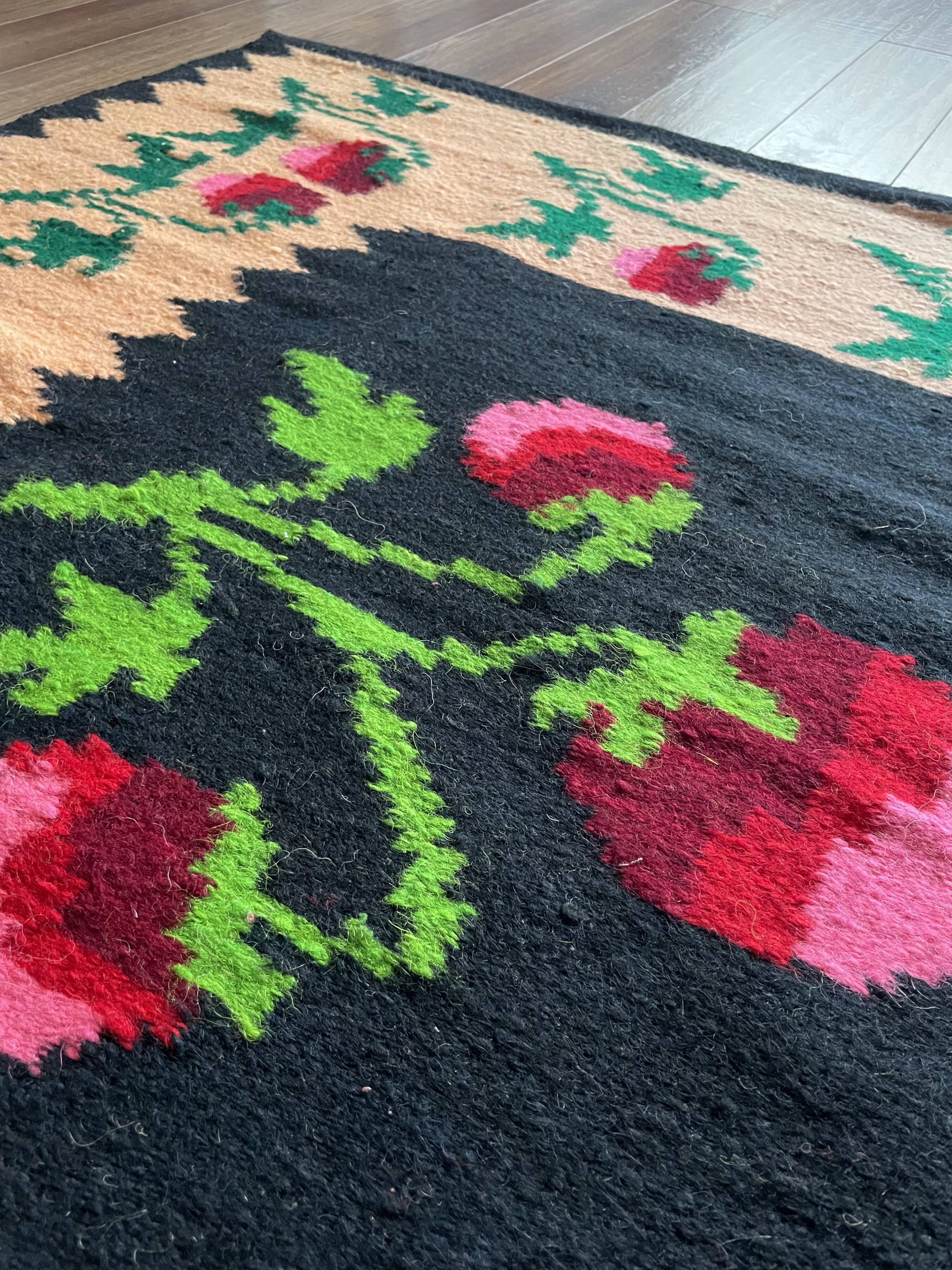 Romanian floral handwoven carpet made in wool, bohemian design with flowers
