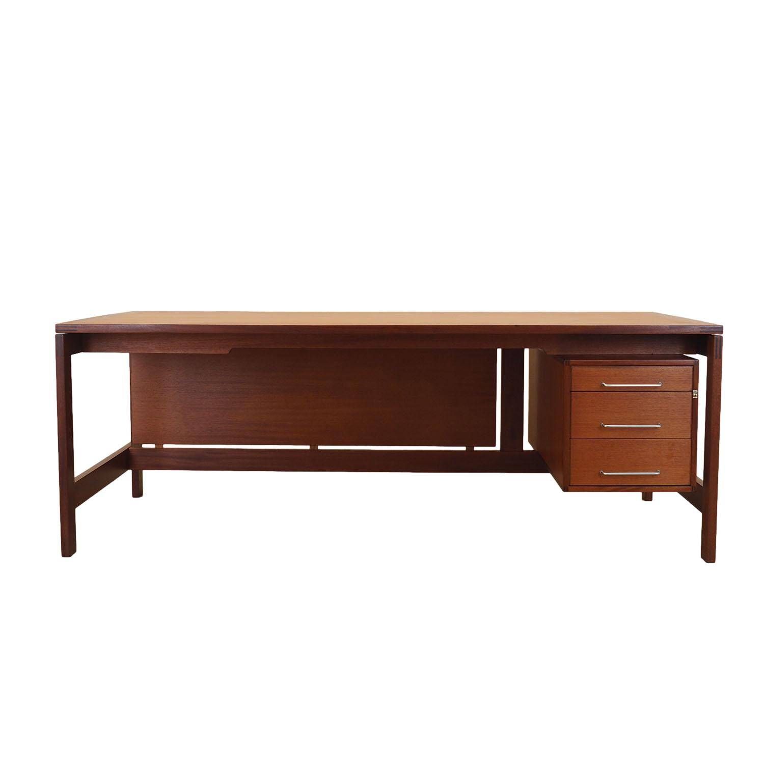 Bureau en teck par Jensen & Valeur pour Munch, Danemark, années 1960.