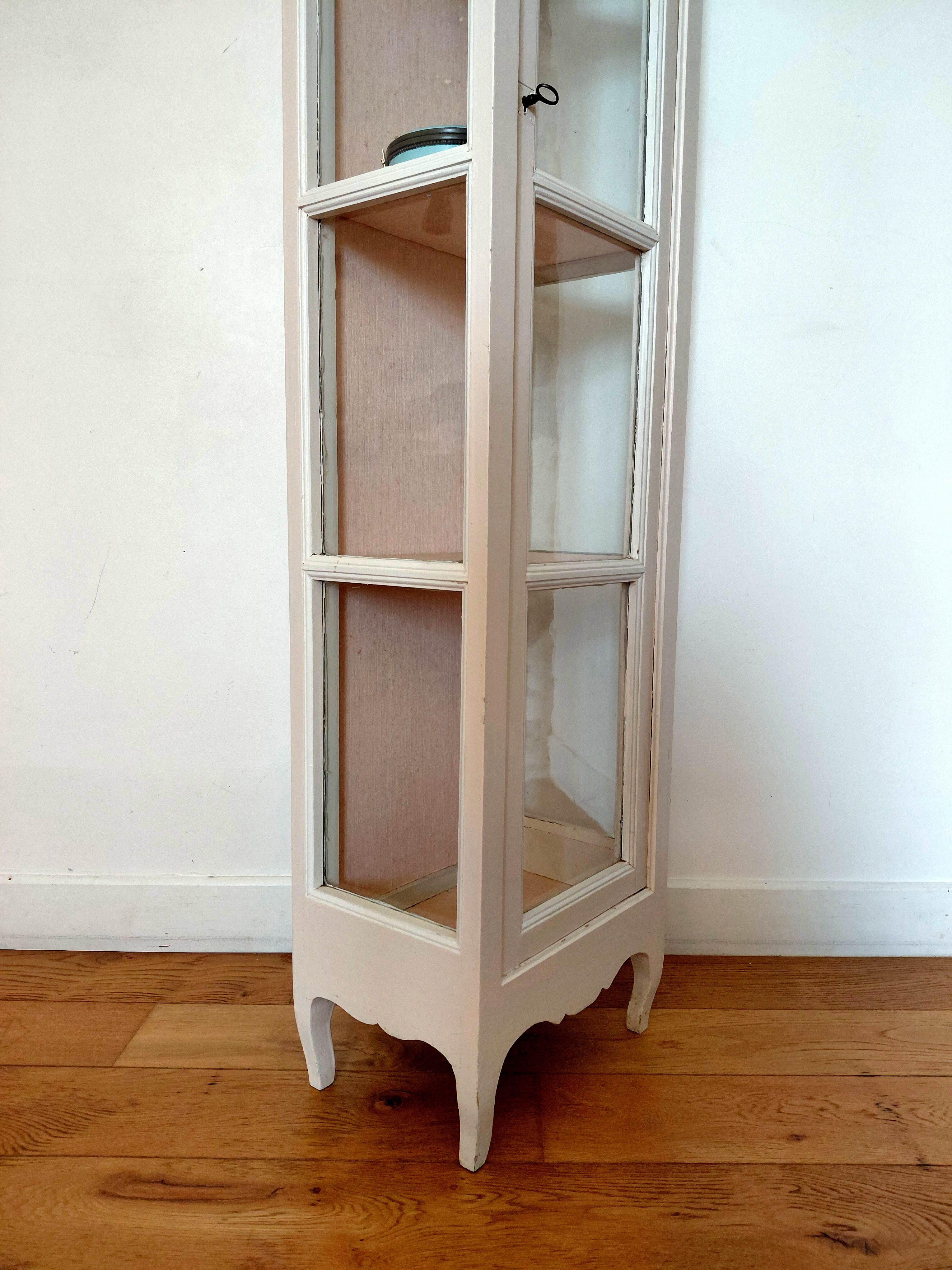 Vitrine ancienne patinée blanc cassé