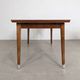 Table à manger de style mid-century moderne