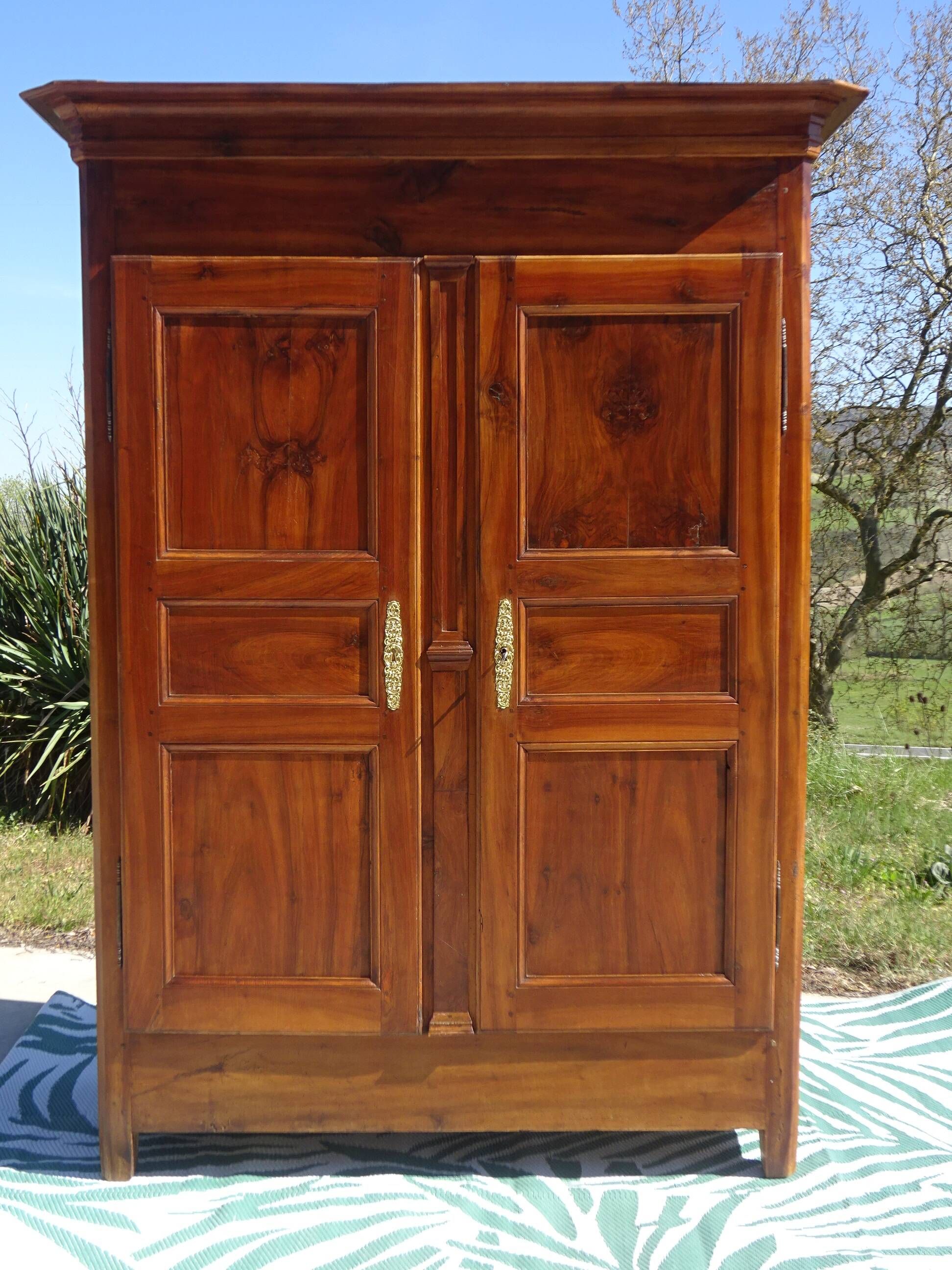 Ancienne armoire Louis Philippe en noyer