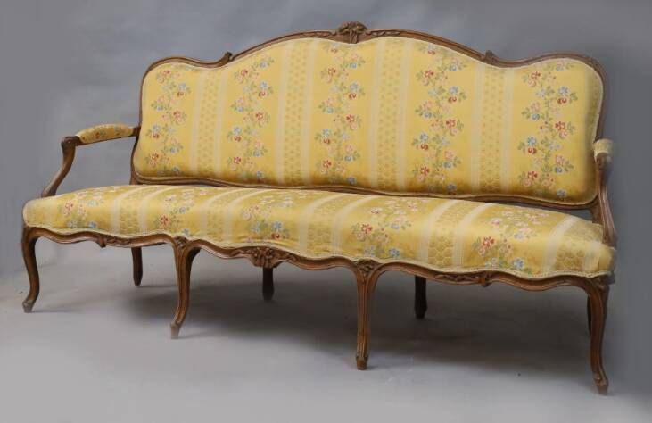 Natural wood canapé, moulded and carved, late 19th to early 20th century.