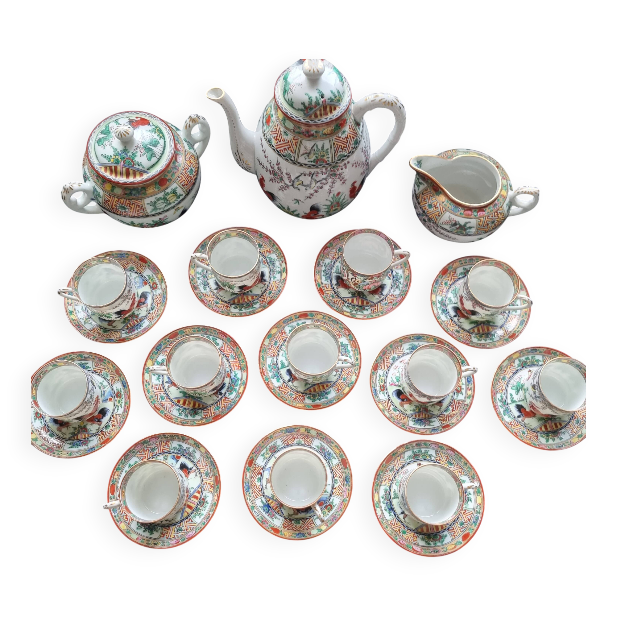 Exclusive vintage treasure: 26-piece Macau porcelain coffee service