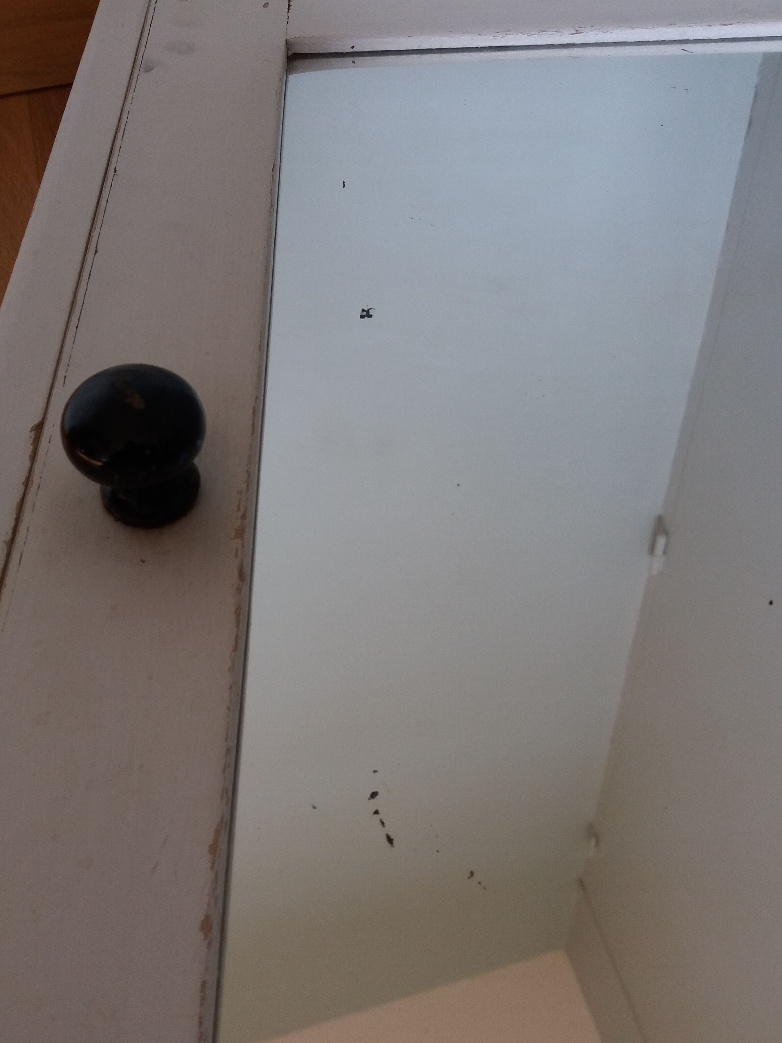 Armoire à pharmacie ou de toilette avec miroir