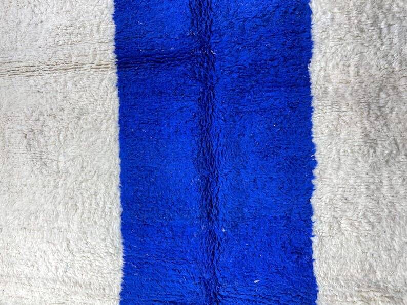 Handmade pure wool rug, size 150 x 250 cm.