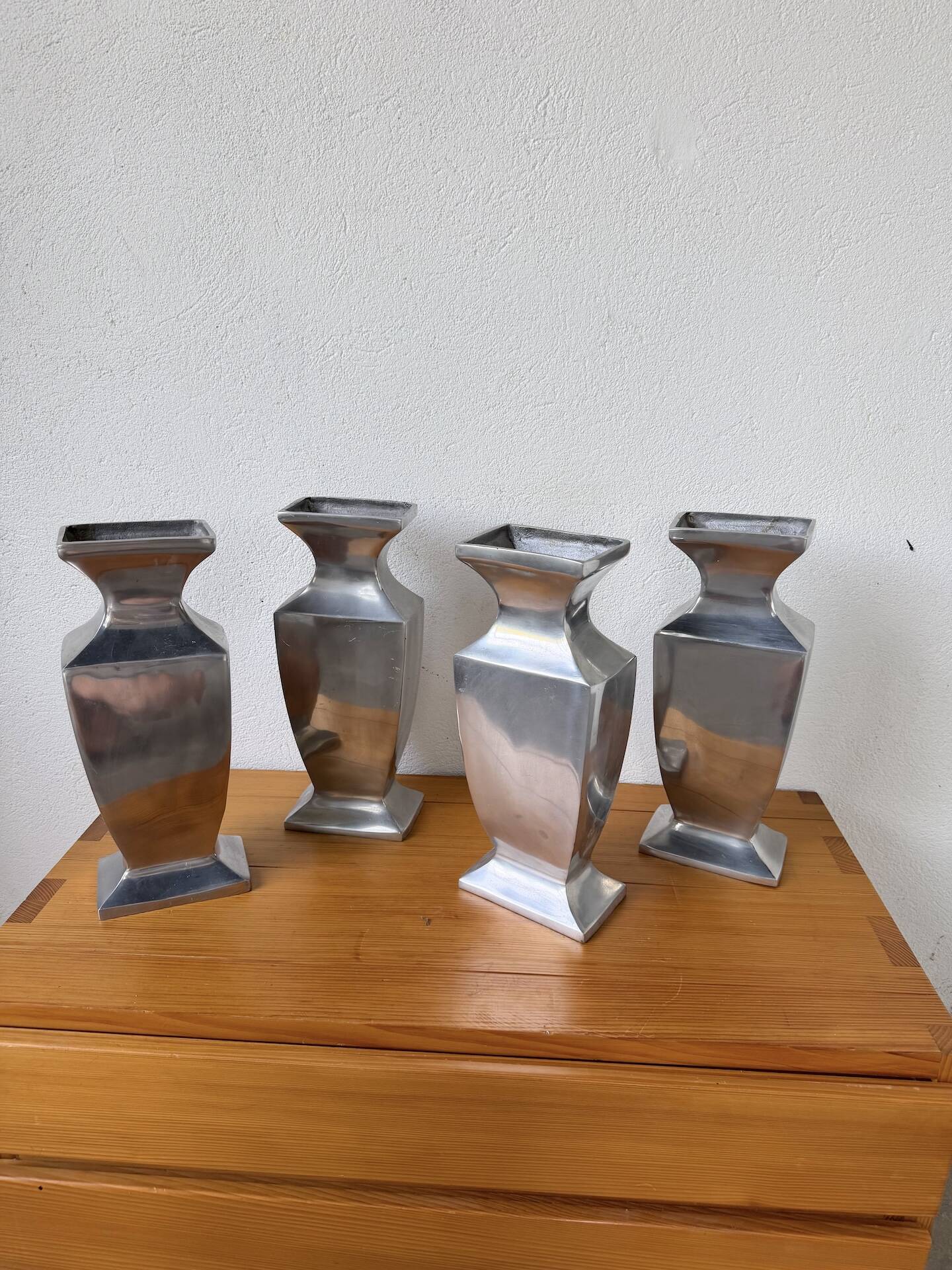 Set 4 vases en fonte d’aluminium