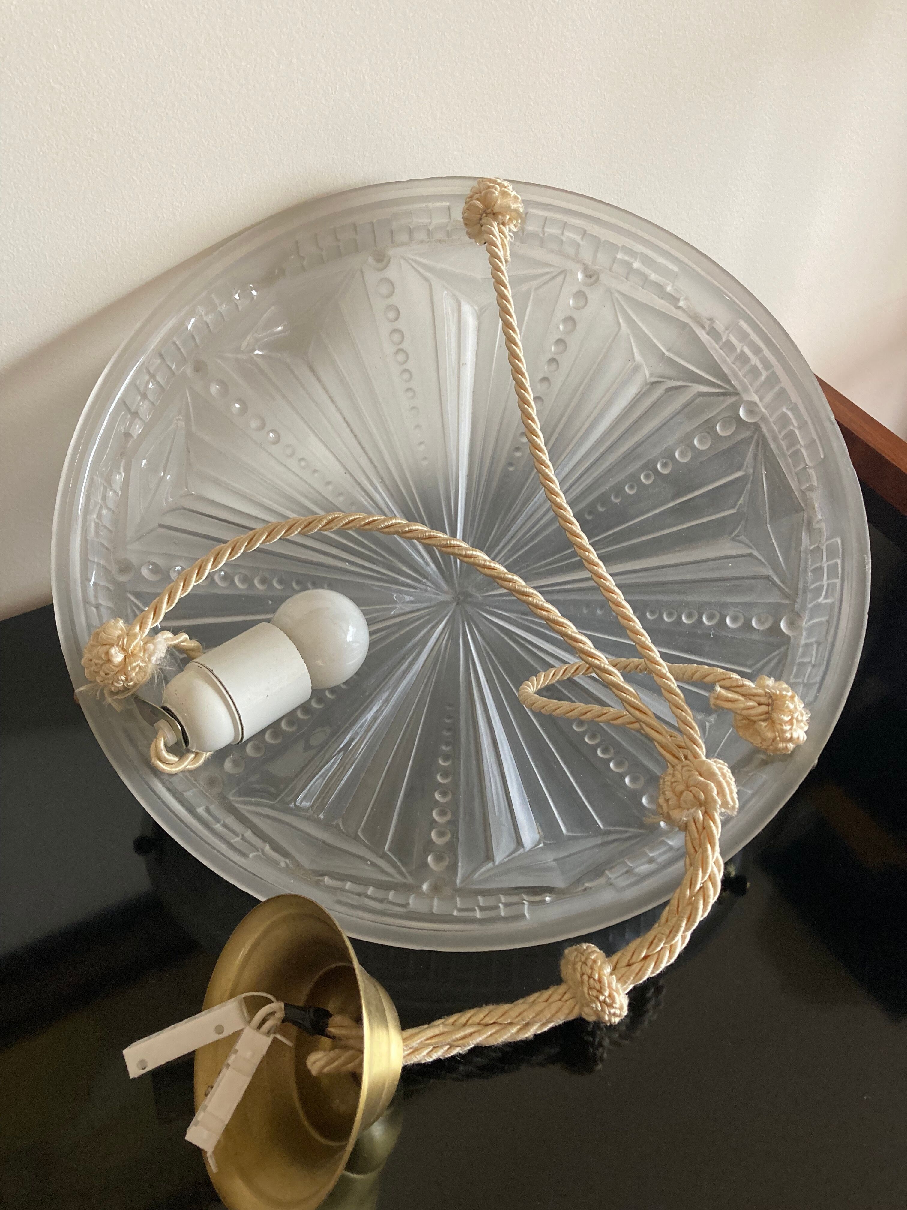 Vintage washbasin suspension