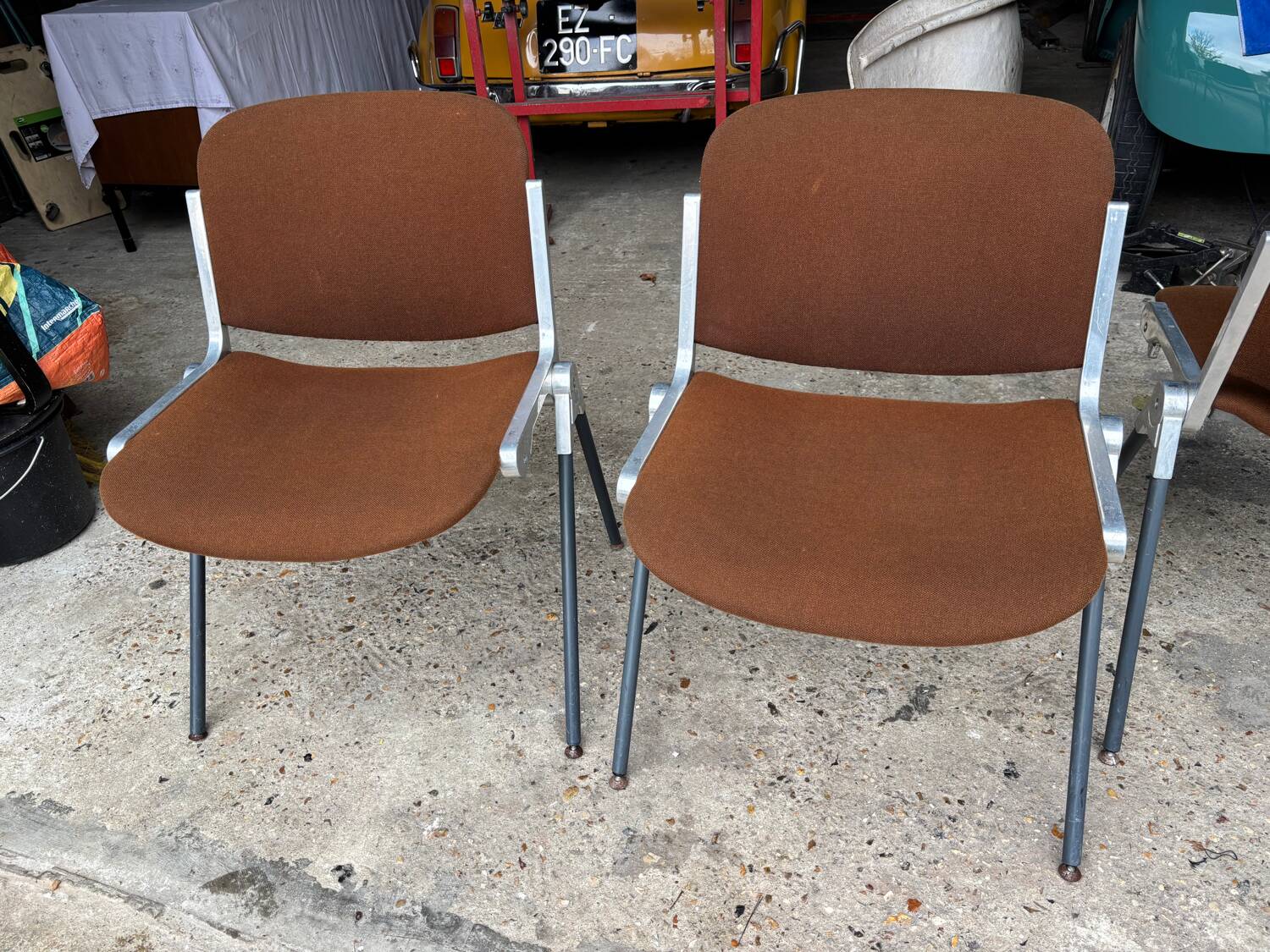 Set of 2 Castelli DSC 106 chairs
