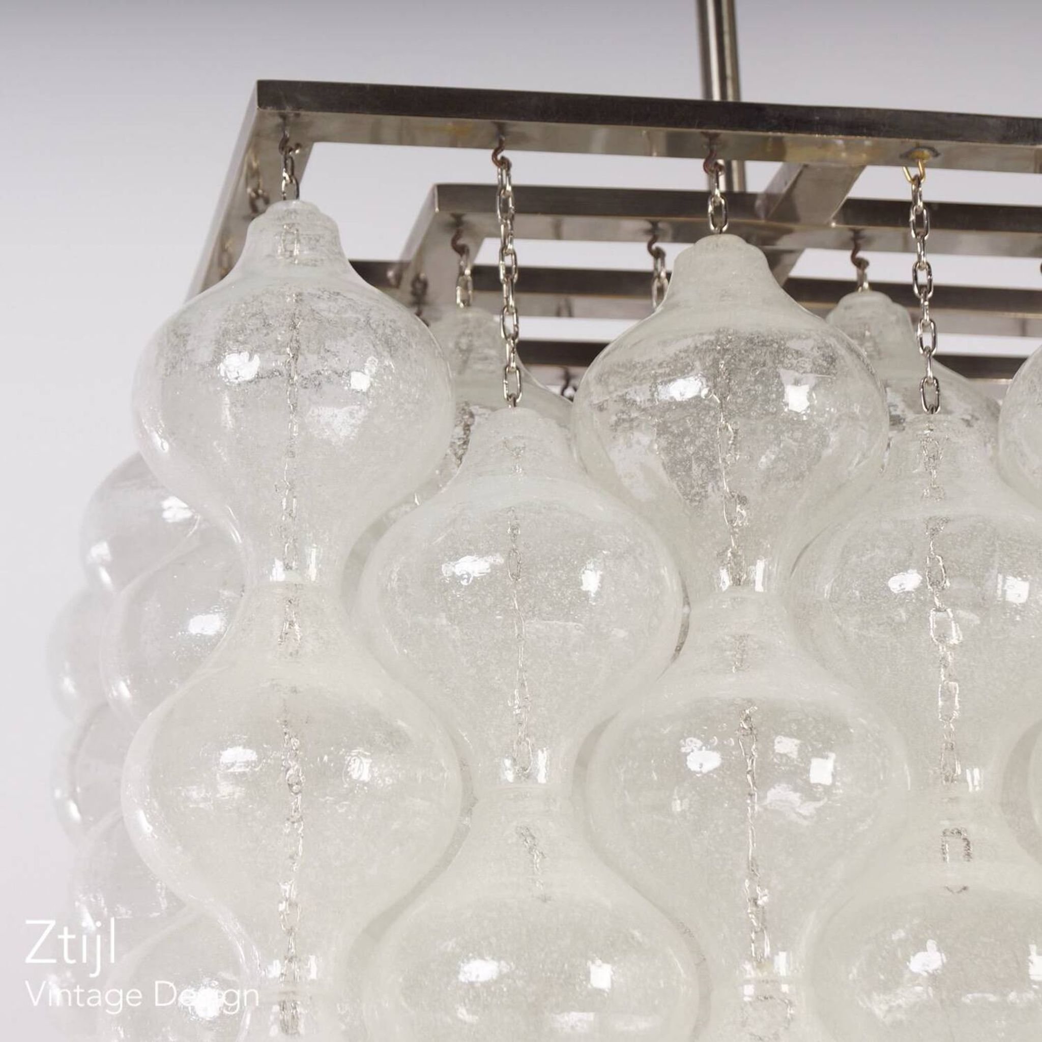 Lampe suspendue Tulipan avec 162 éléments en verre, Autriche années 1960 | Objet unique