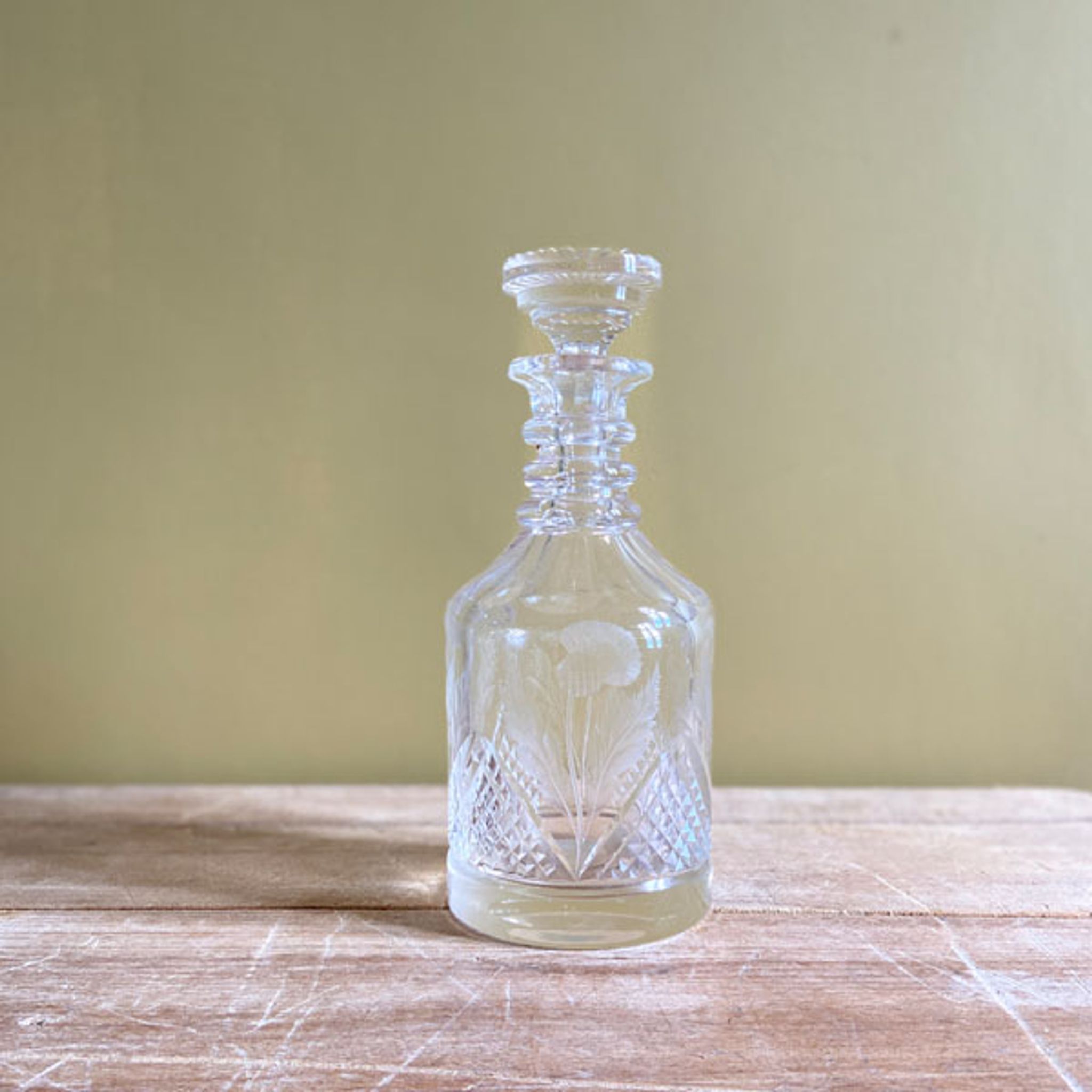 Carafe en cristal gravé et ciselée