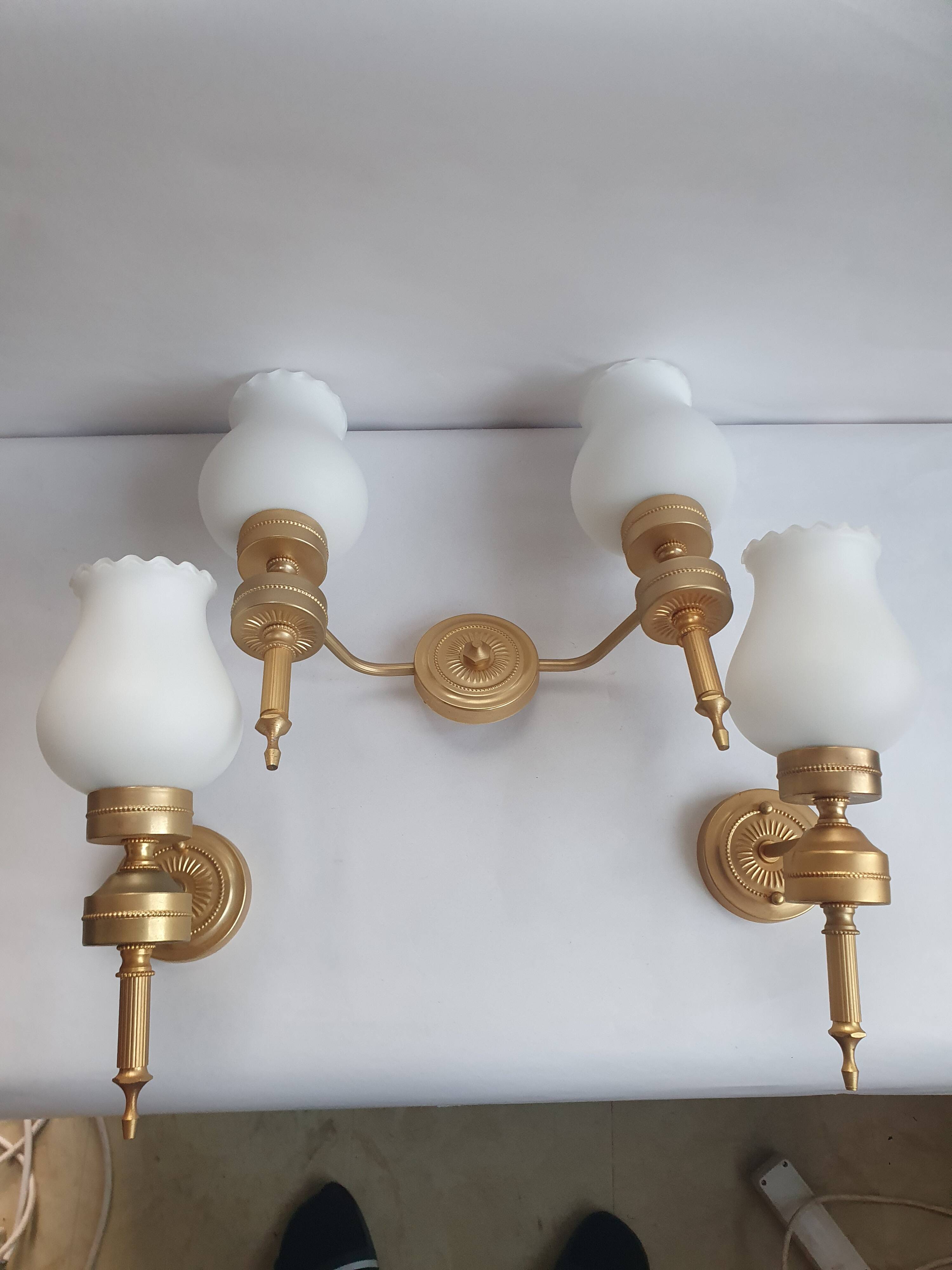 Trois appliques murales dorées flambeau style Empire