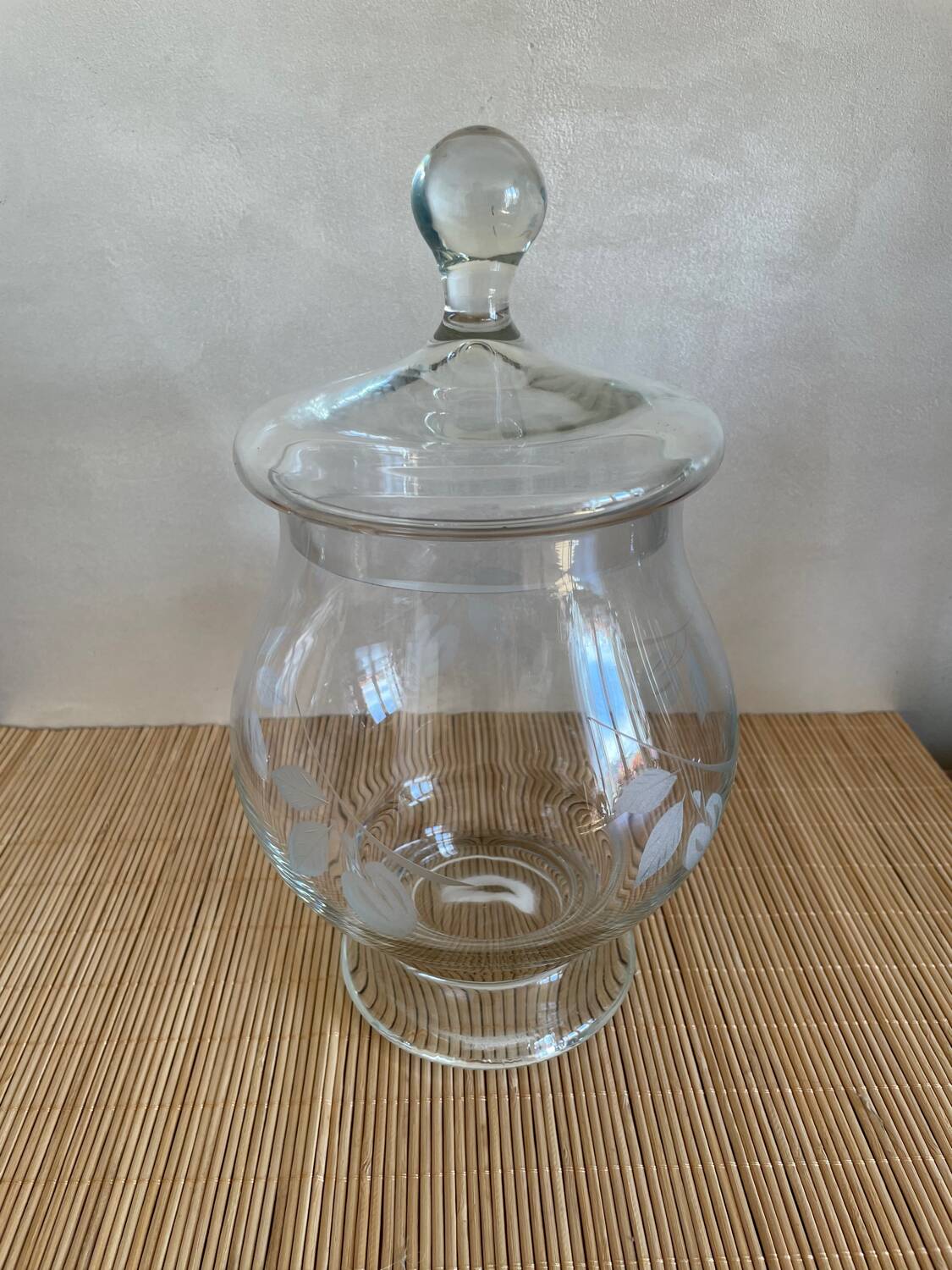 Engraved flower candy box