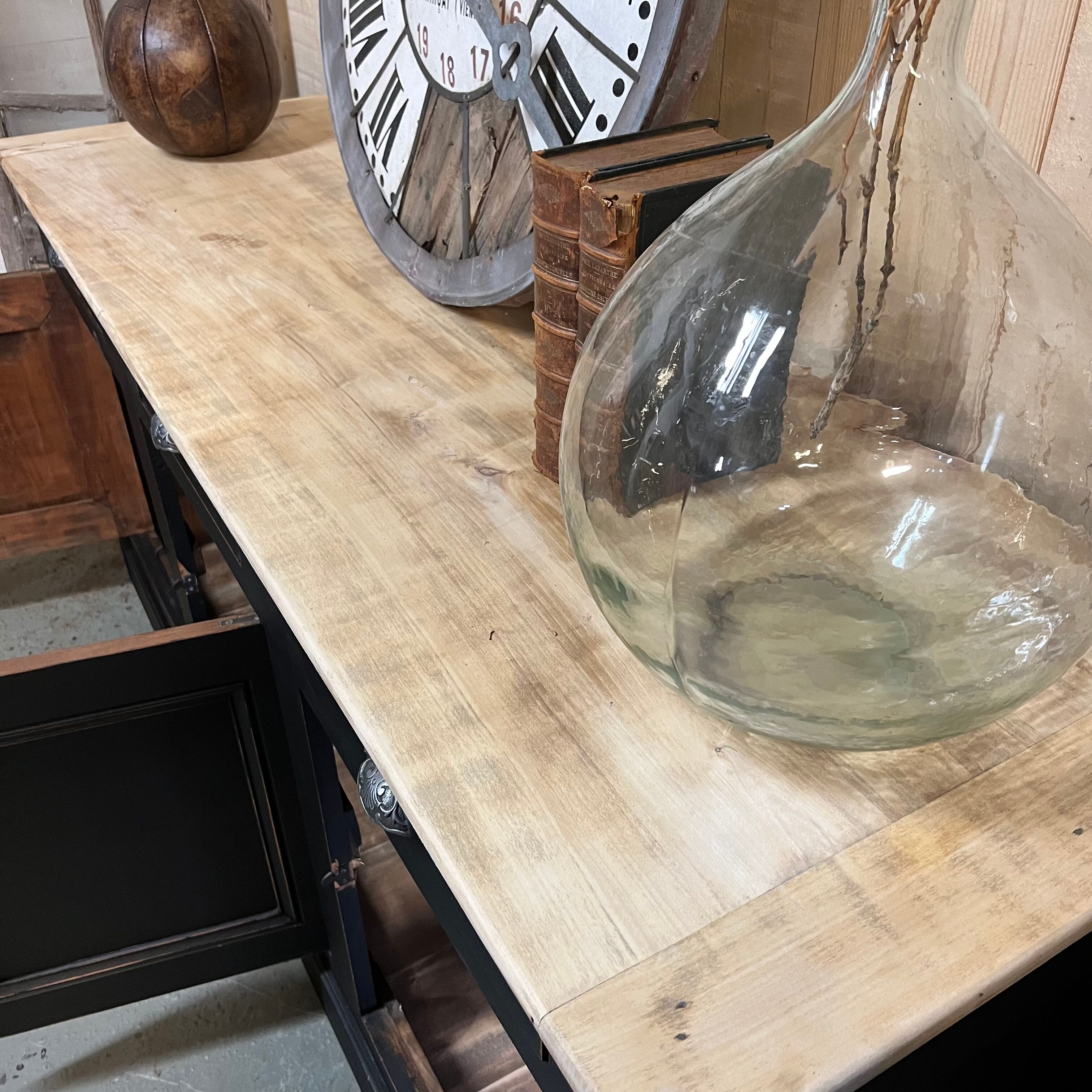 Buffet enfilade of trade